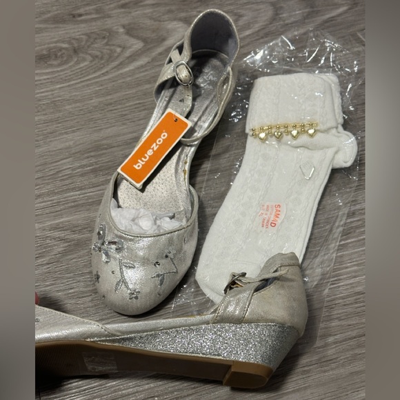 NEW| Girls Fancy Silver Dress Shoess - Picture 4 of 11